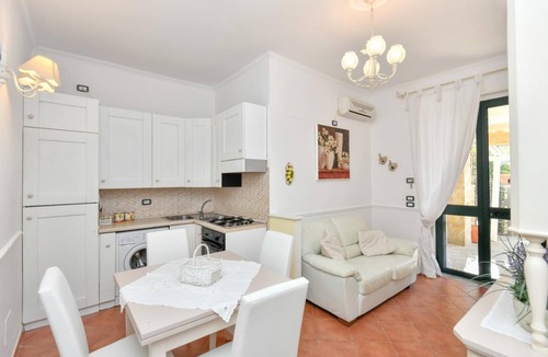 Santa Maria di Castellabate Villa | Saracena with private patio, near the swimming pool