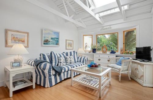 Montecito Villa | Seaside Cottage by Paradise Retreats