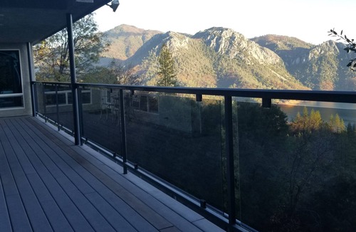 Lakehead House | Secluded Romantic Getaway Overlooking Shasta Lake