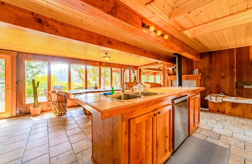 Salyer House | Serene cabin with large deck, woodstoves & trail to river beach - dog-friendly