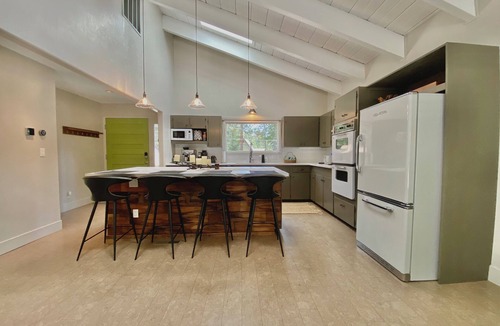 Pioneer Trail House | Serene South Lake Tahoe seasonal retreat with modern amenities