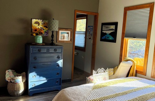 Carson City Bed & Breakfast | Serenity Now! Enjoy peace, comfort & wildlife viewing close to Tahoe & downtown