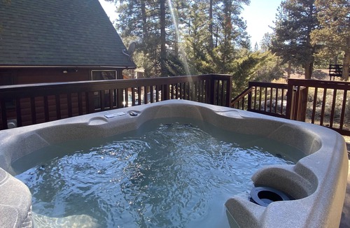 Fox Farm House | Serenity Slopes - Cute and cozy place with traditional Big Bear décor, great location! Hot Tub!