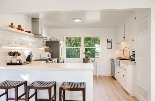 East Mesa House | Shoreline Cottage - Ocean Views, across from Park, walk to the beach, dog OK