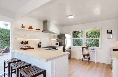 East Mesa House | Shoreline Cottage - Ocean Views, across from Park, walk to the beach, dog OK