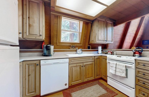 Blairsden-Graeagle Cabin | Sierra Nevada Hideaway: Cabin w/Deck, Mtn Views