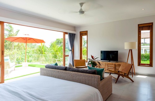 Kediri Villa | Silversand Villa: Laid Back Luxury Private Villa At Kedungu Beach