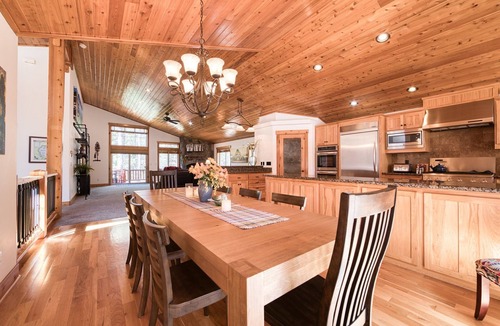 Truckee House | Ski View at Tahoe Donner - 4 BR -Private Hot Tub - HOA Amenities