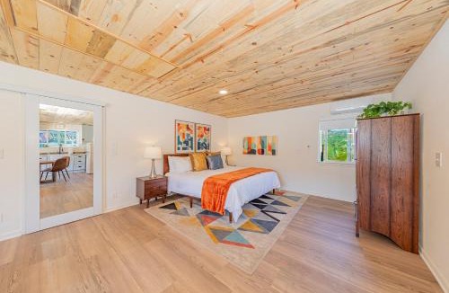 Yosemite Forks House | Skyfalls Retreat Mid-Century Guesthouse near Yosemite