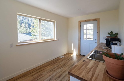 Upper Kingsbury House | Sleeps 10, Five Minutes From Heavenly, Panoramic Mountain Views