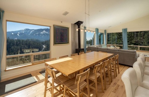 Upper Kingsbury House | Sleeps 10, Five Minutes From Heavenly, Panoramic Mountain Views