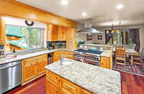 Summit Estates Ski Chalet | Snow Summit. Huge 6BR Chalet with Game Room, Spa