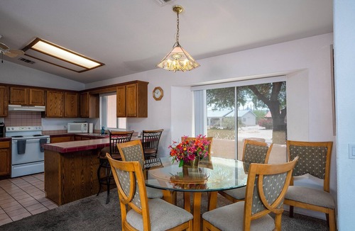 Lake Havasu City House | SNOWBIRD DISCNT! MONTHLY&WKLY Walk LONDON BR/TOWN 4+2 Heat Pool, HTub Cornhole!