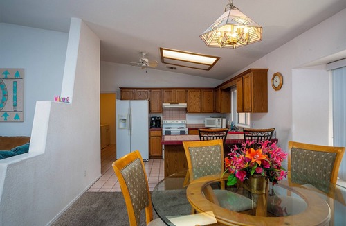 Lake Havasu City House | SNOWBIRD DISCNT! MONTHLY&WKLY Walk LONDON BR/TOWN 4+2 Heat Pool, HTub Cornhole!