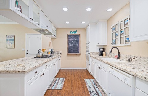 Bass Lake House | Snowbird-friendly retreat hot tub, pool, creek views ,wifi, grill, & fireplace