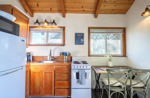 Carmel Valley Cottage | Soak in a Private Hot Tub while you Enjoy the Mountain Views, 30 days min.