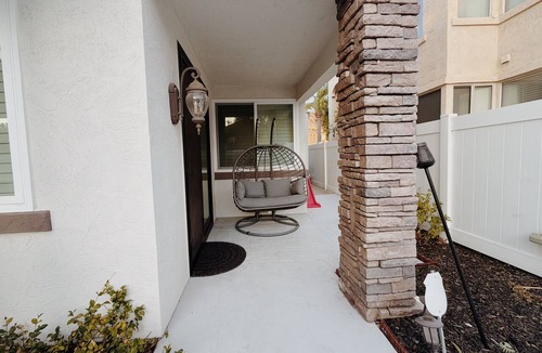 Corona House | SoCal, Spacious, Modern, Beautiful, 4 Bed, 2.5 Bath, Backyard, Family-Friendly