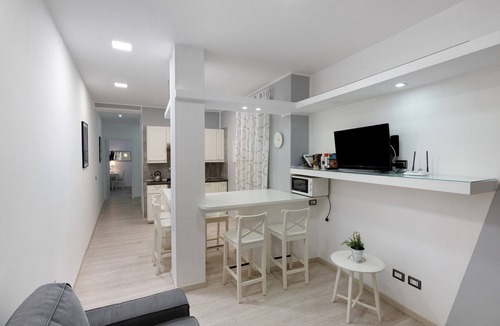 Pompei Apartment | Son Blanc Pompei Scavi Apartment with Wi-Fi and Air Conditioning