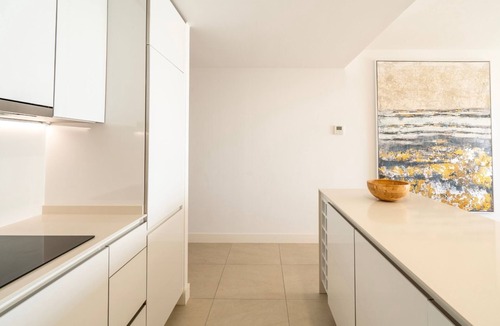 Puerto de la Duquesa Apartment | Sophisticated Two Bed Apartment in Pure South with Sea View