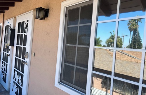 South Gate Apartment | South Gate - 2 Bedrooms - Quick Drive to Hollywood & Beaches