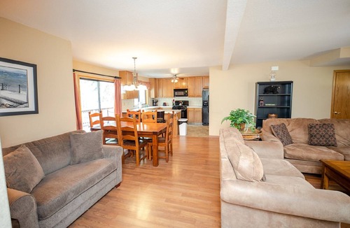 Pioneer Trail House | South Lake Tahoe Cabin withHot Tub, Fenced Yard, Near Lake & Skiing