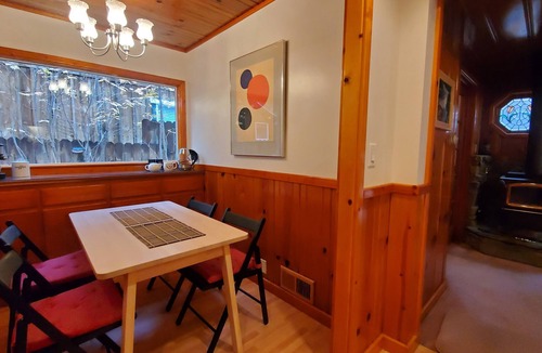 South Lake Tahoe House | South Lake Tahoe Adventure Homebase with attached garage