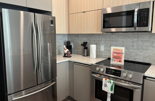Koreatown Apartment | Spacious 2-Bedroom Deluxe Apart-Hotel in the Heart of Koreatown