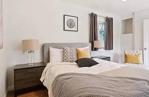 Lawndale House | Spacious 3Bdr Home close to Manhattan Beach