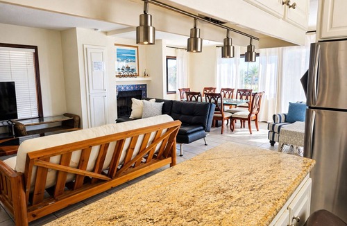 South Mission Beach House | Spacious 4-bedroom Beachfront Estate, Steps Away From Sand! Sleeps 18!
