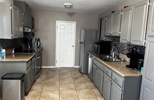 Whitney Villa | Spacious 4-bedroom home with refreshing pool. AC and WiFi in vibrant Las Vegas