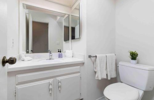 Hidden Valley Villa | Spacious 4BD, La Jolla, Ocean Views, Jacuzzi