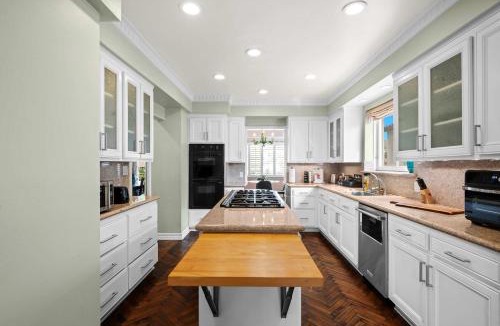 Pico - Robertson House | Spacious 5BR LA Villa with Pool Spa & Game Room
