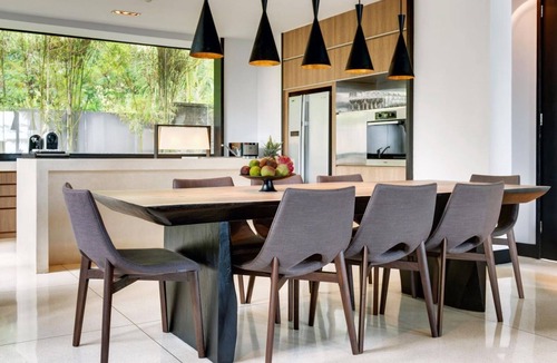 Kelating Villa | Spacious 6-bedroom villa with AC in quaint Kecamatan Tabanan