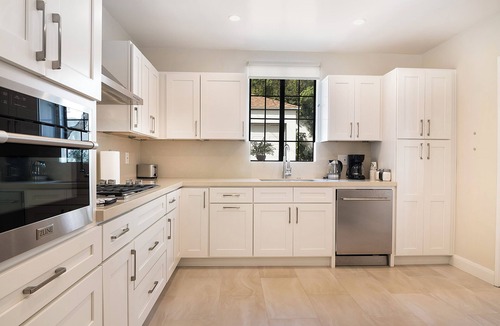 Beverly Hills Villa | Spacious 6BR Home with BBQ & Yard Beverly Hills Adj