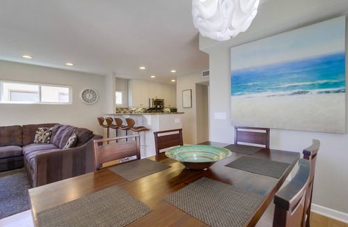 Mission Beach House | Spacious Belmont Beach House · Walk Everywhere