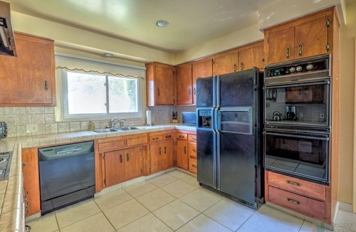 Ladera Heights House | Spacious Culver City Home – Close to Venice and Downtown LA: Searose