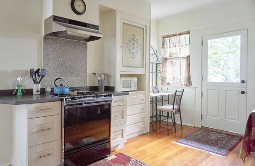 Noe Valley Apartment | Spacious Five Room Flat in Sunny Noe Valley