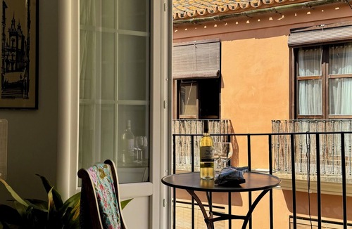 La Goleta Apartment | Spacious, luminous traditional apartment with 3 balconies, in protected building