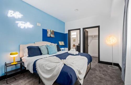 Los Angeles House | Spacious Luxury Villas in the heart of LA! Free parking and Jacuzzi