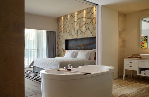North Legian Hotel | Spacious Modern Suite with Free Minibar Items (T Sand Suite38)