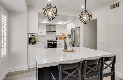 Corona House | Spacious Patio + Modern Interior: Corona Escape!
