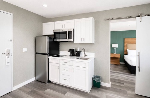 Little Italy Hotel | Spacious Scenic Suite Great for Art Lovers by San Diego Attractions | 4 Units