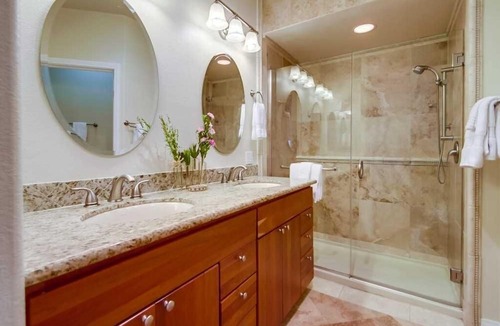 Downtown San Diego Apartment | Spacious Three Bedroom Condo in Little Italy !