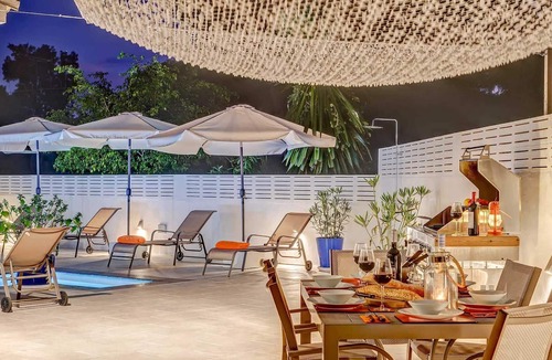 Calahonda Villa | Spacious villa with private pool and free Wifi