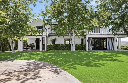 Malibu Villa | Spectacular Mountain & Vineyard View Estate in the Malibu Wine Trail