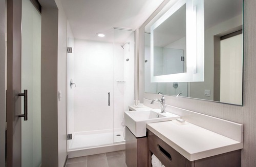 Columbia Hotel | Springhill Suites San Diego Downtown/Bayfront