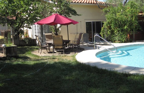 Fair Oaks House | Stand alone Guest House Pool