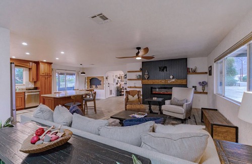 Borrego Springs House | Stardust Borrego — Movie Lounge + Bar Fire Pit AC Pet-Friendly Retreat