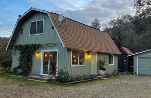 Squaw Valley Cottage | Stargazers’ Paradise - Charming Cottage Near Kings Canyon National Park