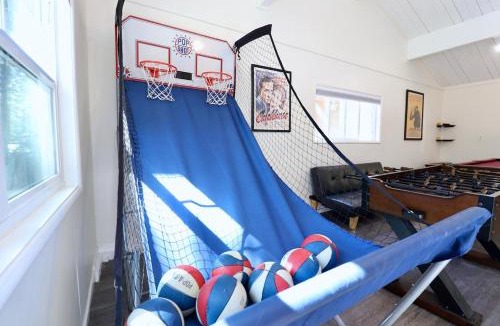 Boulder Bay Villa | Starry Lodge- Spa, GameRoom, Walk to Marina, Dogs Ok
